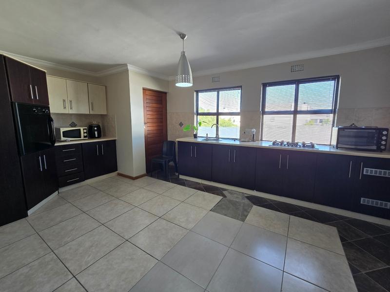 5 Bedroom Property for Sale in Golden Mile Western Cape